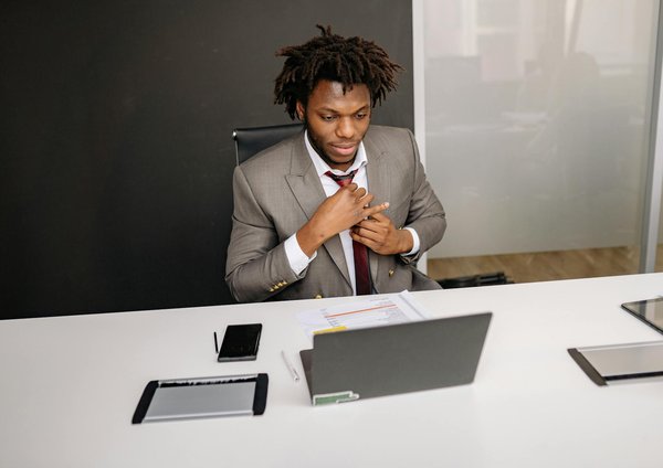 L'importance de l'identité visuelle : enseigne pour votre démarcation